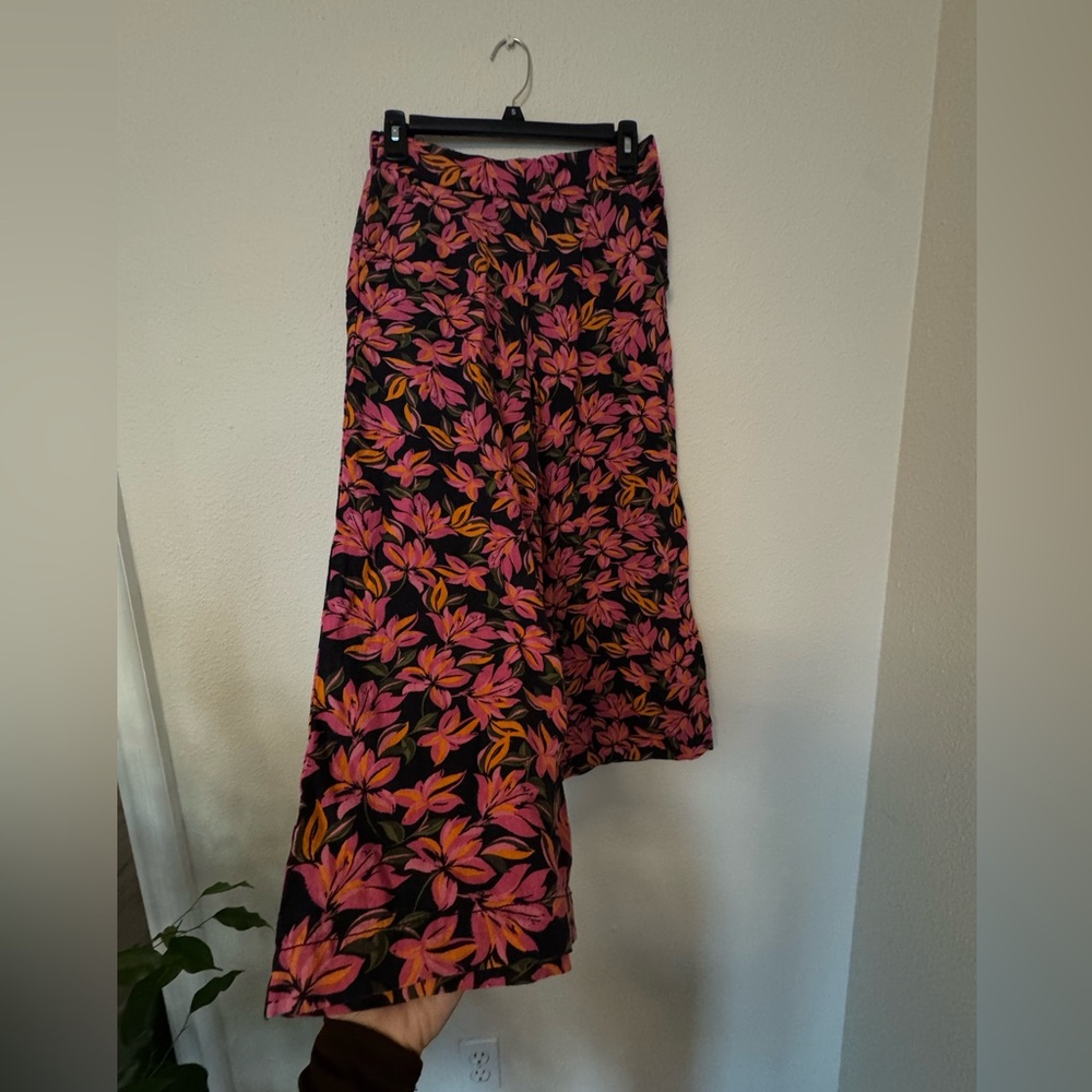 Hawaiian floral wide leg flowy linen style pants!
